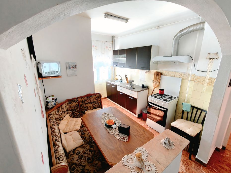 Apartament 3 camere, etaj 3 - Zonă bine cotată (str. M. Kogălniceanu)