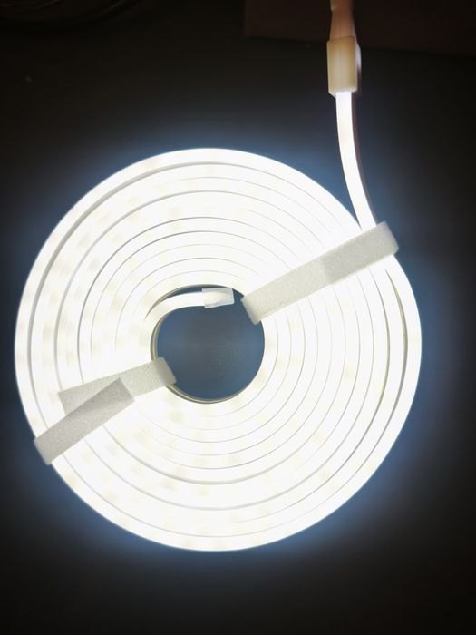 LED лента (бяла светлина)