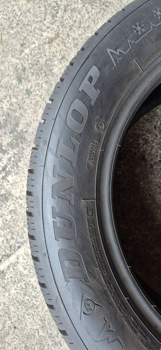 4 anvelope iarna ca si noi Dunlop 235/55/17.Pretul este pe bucata
