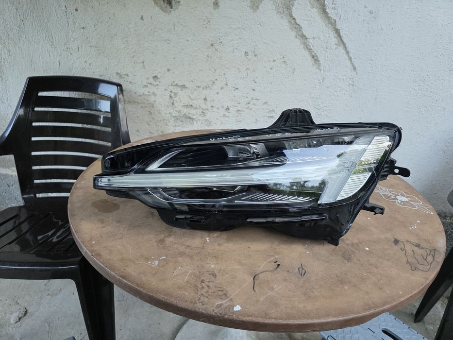 Volvo S60 V60 2019 ляв фар 2бр