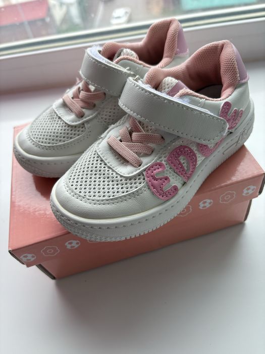 Продам обувь для девочки