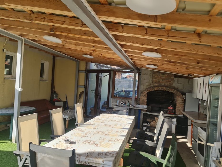 Давам под наем къща за гости, намираща се в село Горен Близнак