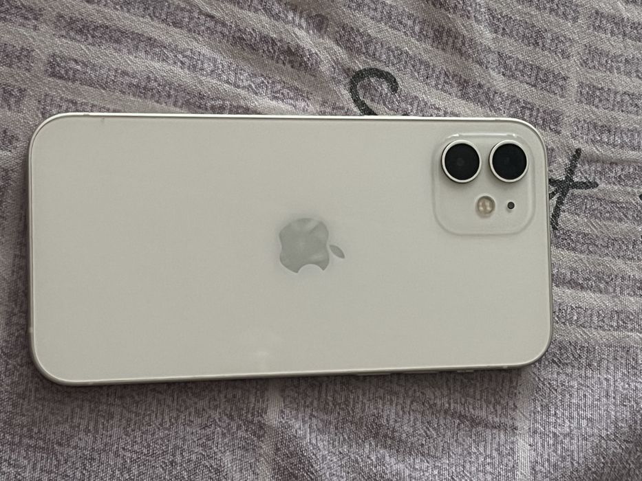 Айфон 12 в хорошем состоянии