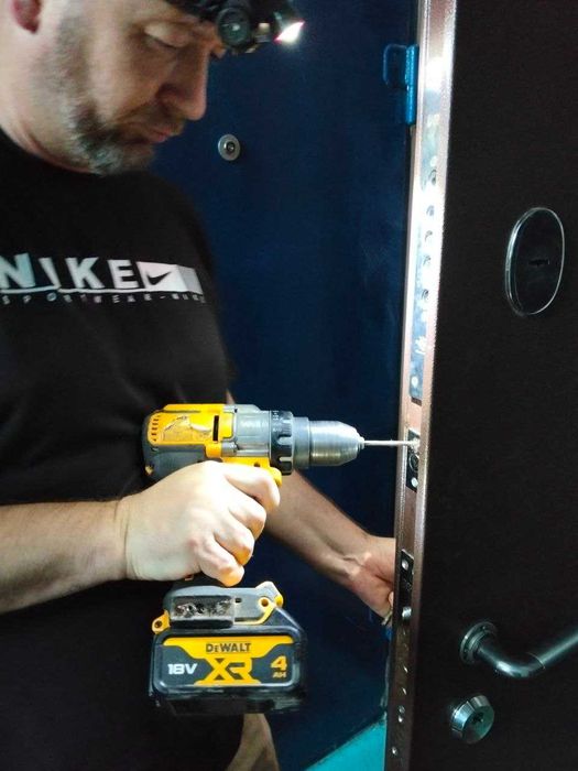 Вскрытие замка / Установка замков / Замена ручек сердцевин доводчиков