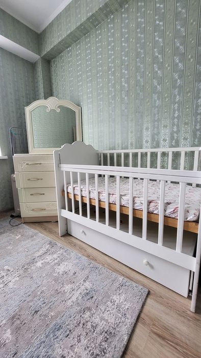 Камод с детским кроватью