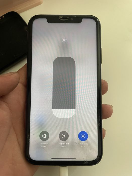 Продам айфон xr.