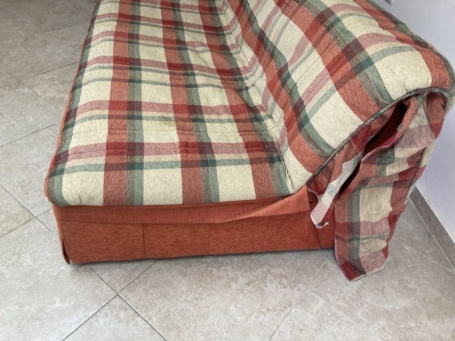 Разтегателен диван- легло.