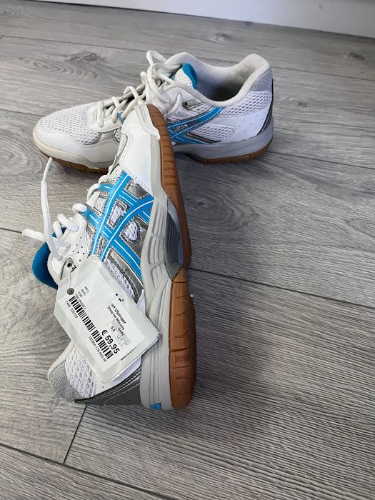 Adidasi Asics noi cu eticheta