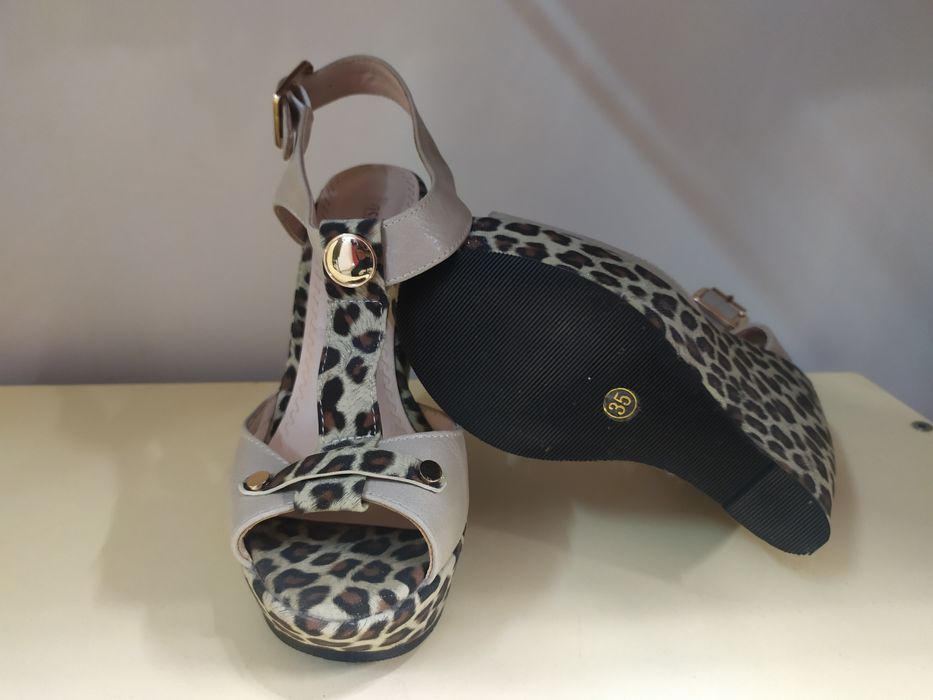 Продам босоножки 35 размера