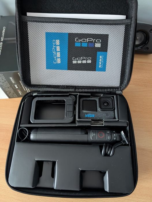 GoPro 12 Black Creator's Kit Vlogging  - 5.3k60, 24.7MP, HyperSmooth 5