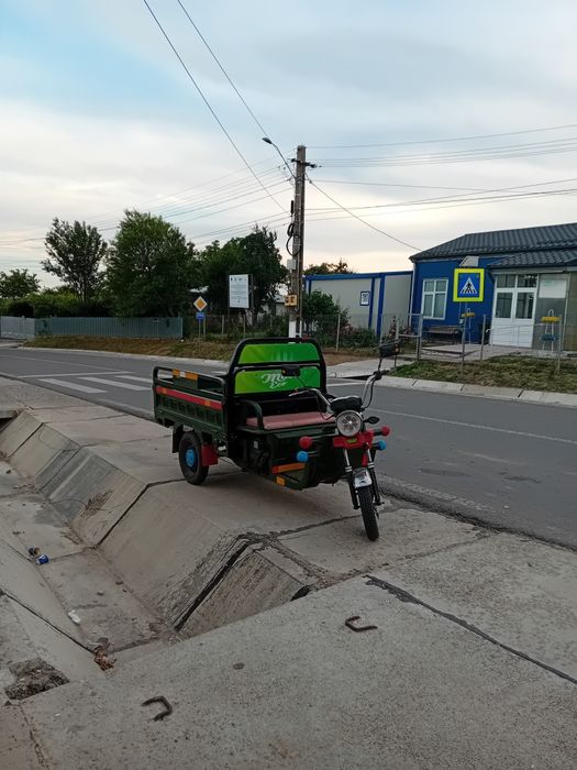 Vând tricicleta electrica