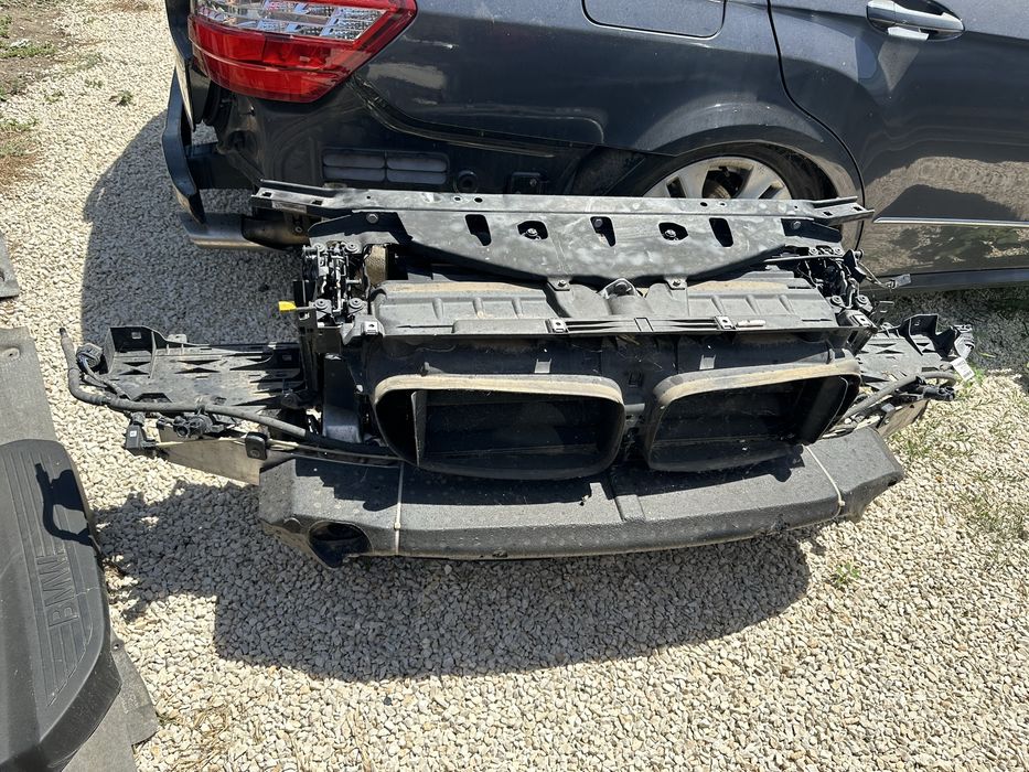 Очиларка маска радиатори челен удар BMW F10 F11 3.0d N57 бмв ф10 ф11