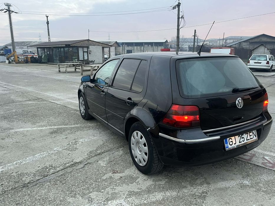 De Vânzare VW GOLF IV 
Motor 1.4 16v benzina euro 4
An de fabricație 2