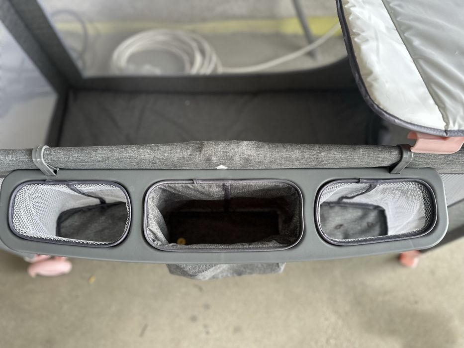 Patut pliant Kinderkraft Joy, 2 nivele si accesorii, Gri/Roz