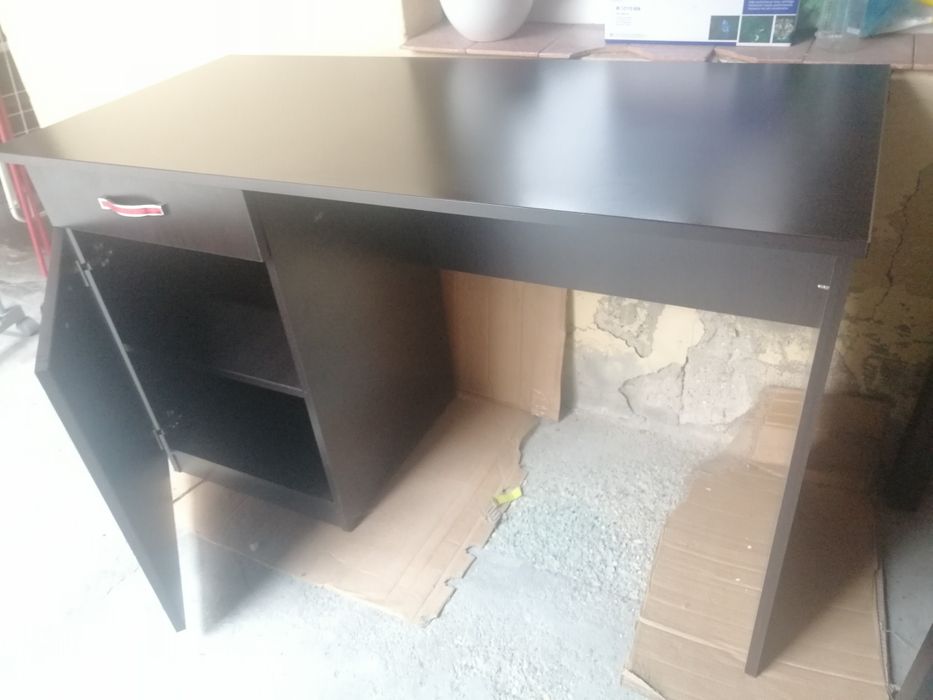 Birou studiu si calculator- culoare Negru