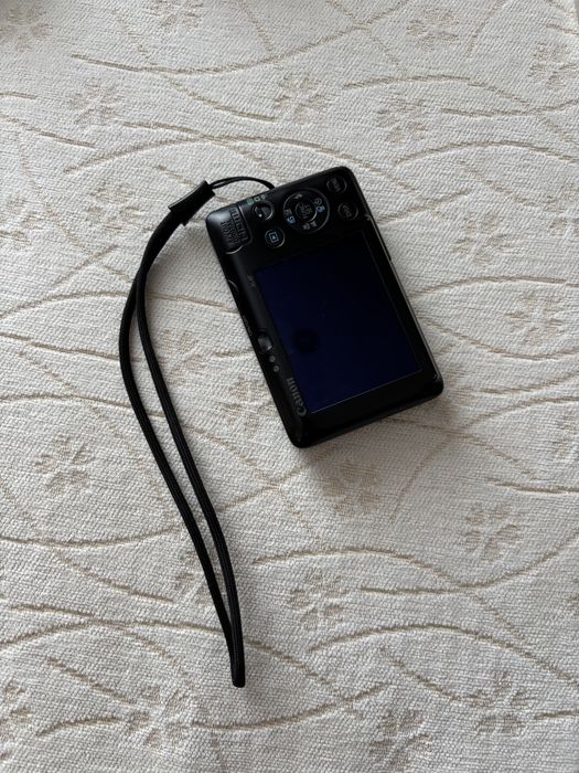 digital camera canon ixus 100 is