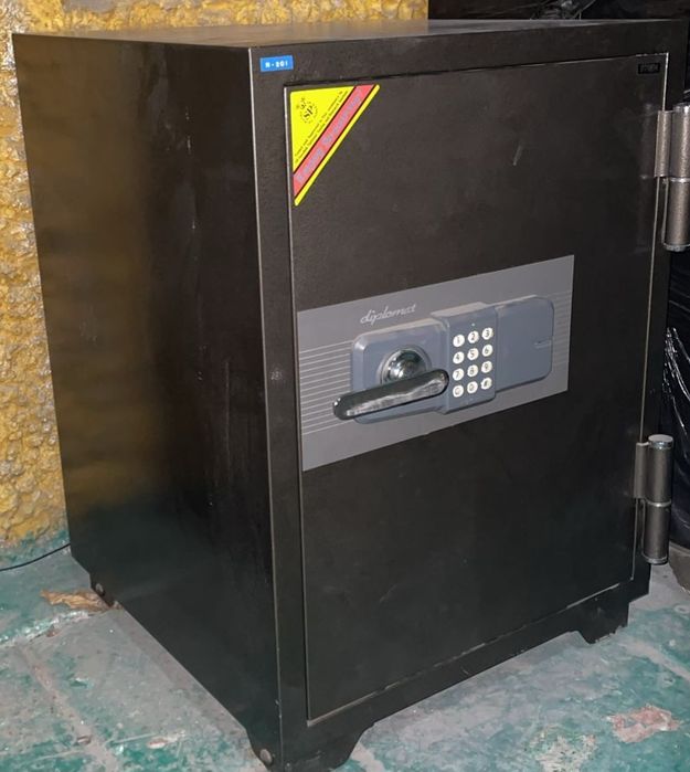 Продам сейф огнестойкий продам Diplomat