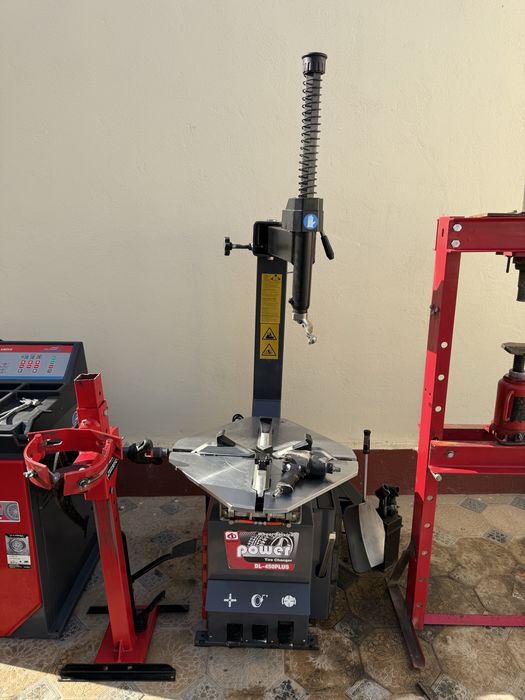 Shinomontaj, Balansirovka va avtoservis uchun uskunalar sotiladi.