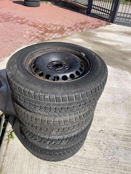 Anvelope vara 205/60/16 si un set iarna cu jante audi 195/65/15