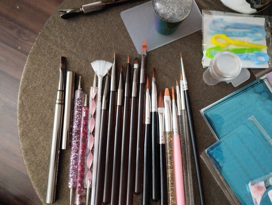 Produse unghii: oje și accesorii