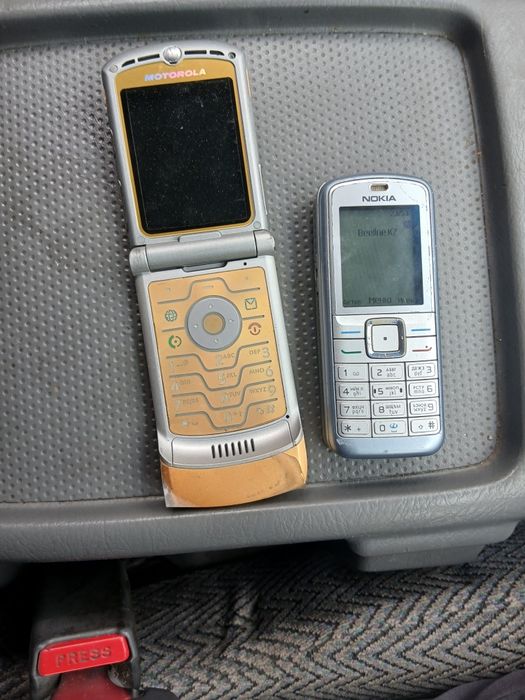 Продам телефоны каждый по 15 т