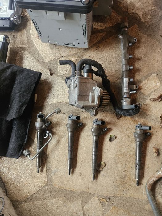 Помпа и дюзи за Audi q5 2012gpdi a