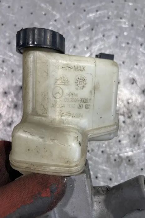 Pompa servofrana A 204 430 00 02 Mercedes-Benz E-Class