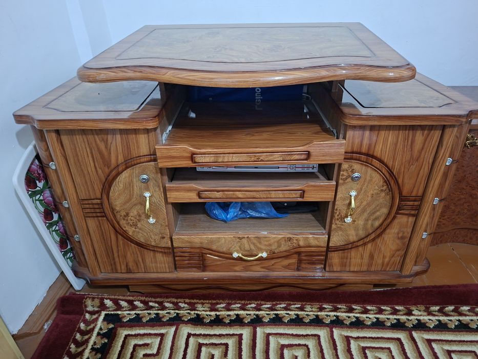 Tv podstavka. Azgina togillavorish kk tepasini