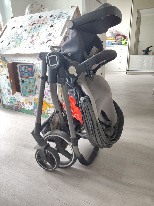 Продаю детскую коляску