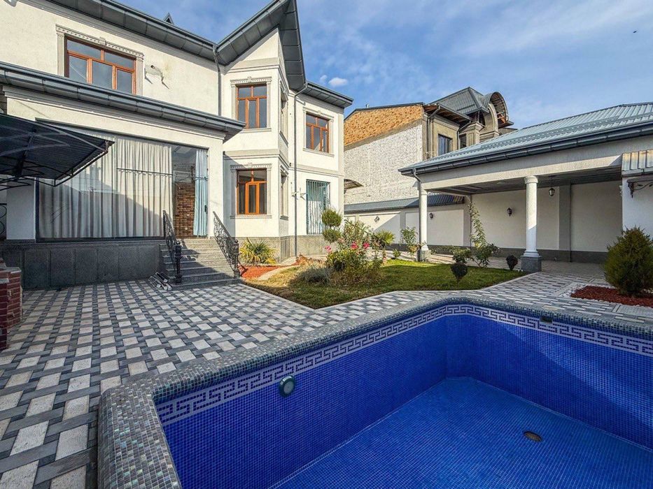 ПРОДАЕТСЯ ЕВРОДОМ  на улице Циолковского  4.1 соток 6 комнат