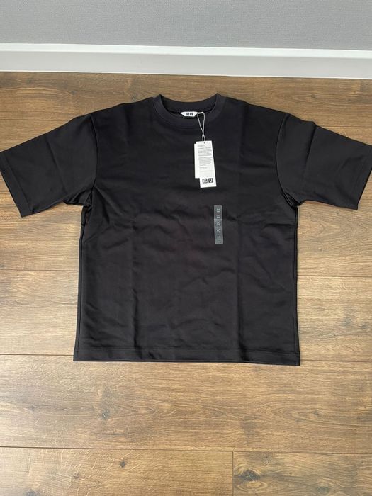 Базовые футболки Uniqlo