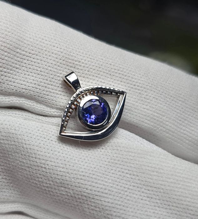 Pandantiv aur alb 14K cu tanzanit natural – realizat manual