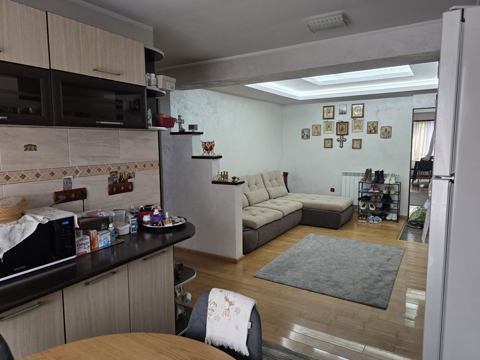 Apartament 3 camere 72mp2 et 2,loc de parcare proprietate