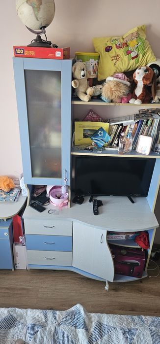 Продавам юношеска детска стая