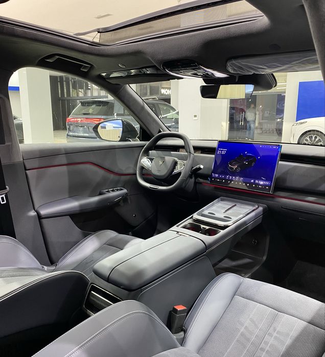 Voyah Courage 570KM Elektr (4 AWD 2 Mator) Full 1 yil garantiya