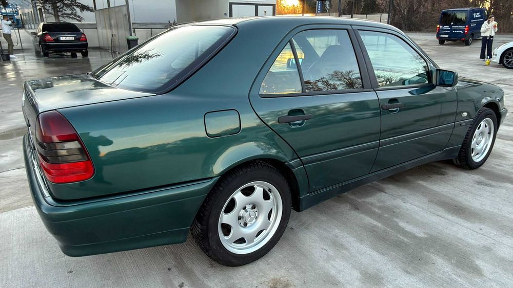 Mercedes Benz C 180 Automatic Газ-Бензин