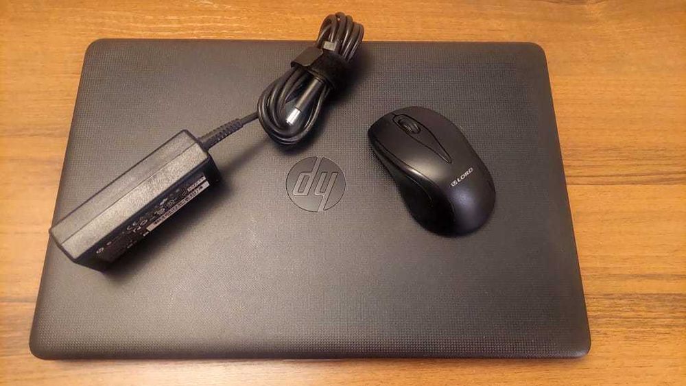 Ноутбук Hp 15-rb006ur. Новая батарея, беспроводная мышь.