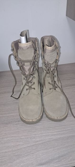 Vand bocanci noi 39 preț 180 ron