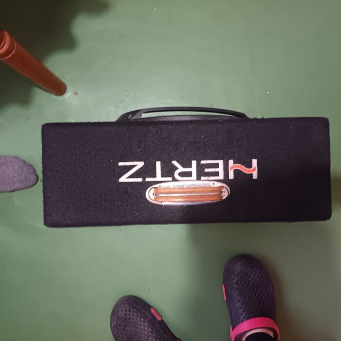 Бас каса с усилвател Herz