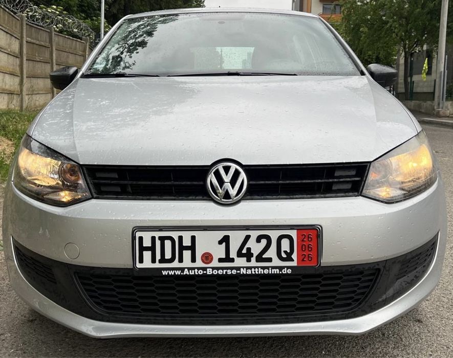 VOLKSWAGEN Polo