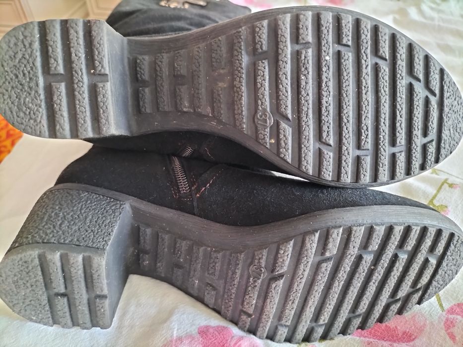 Продам замшевые сапоги