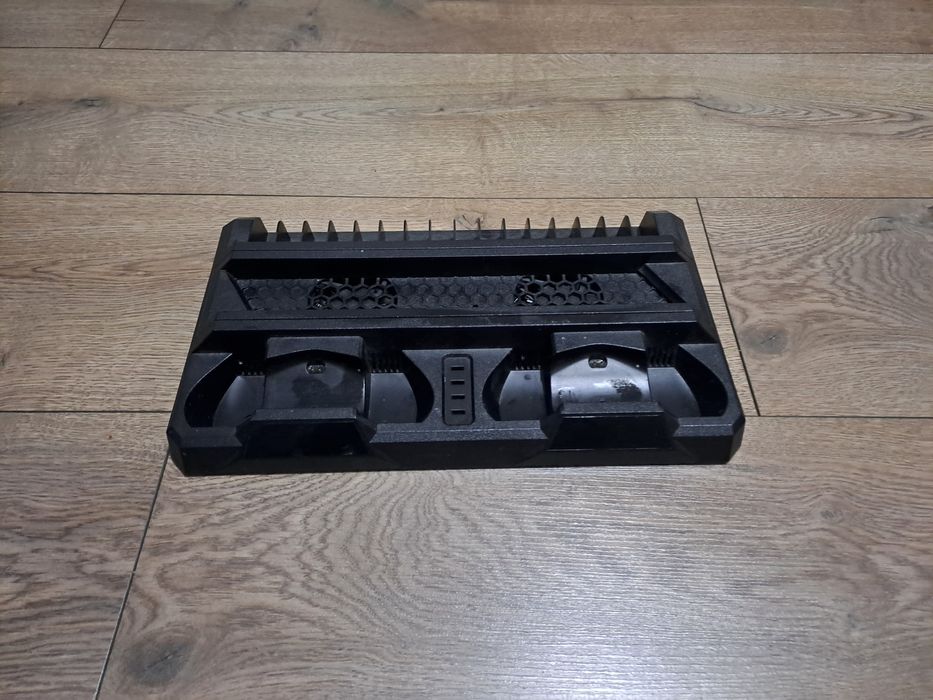 Ps4 slim 1 tb, 2 controllere si un cooler