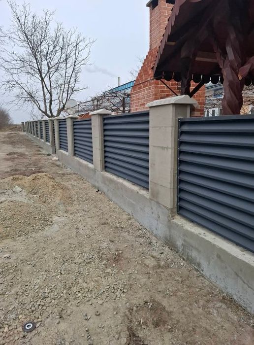 Construim garduri din panouri tip jaluzea, sipca metalica, tabla cutata, plasa bordurata