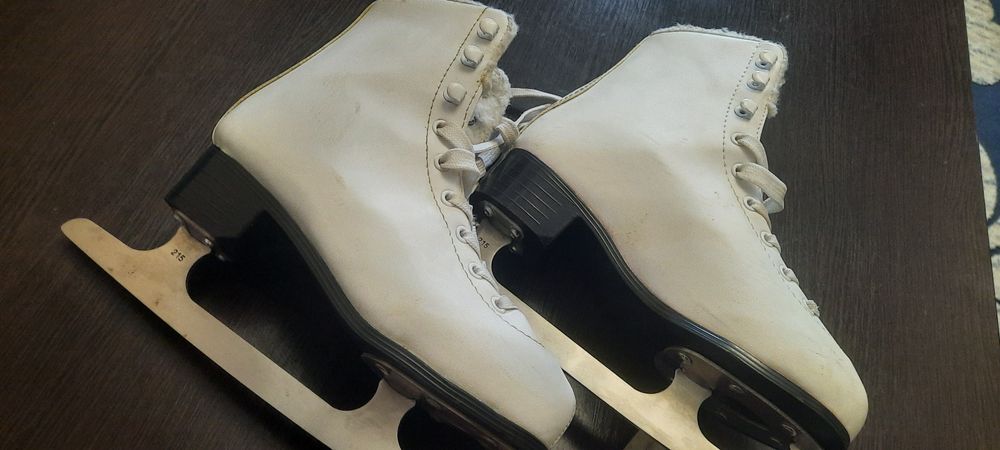 Коньки фигурные белые 35 размер
