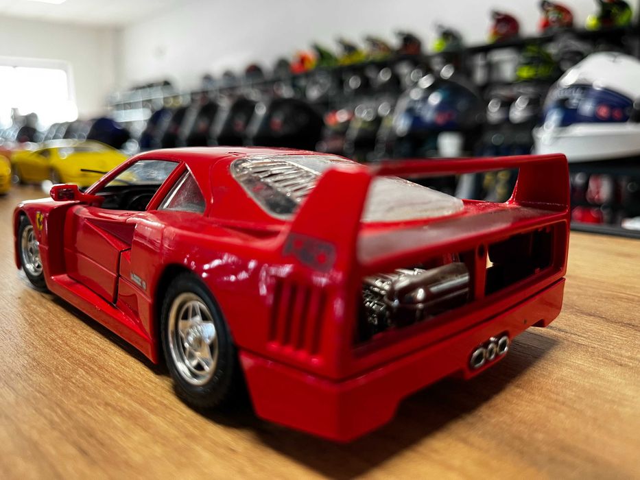 Метална колекционерска количка  модел FERRARI F40 EVOLUZIONE 1:24