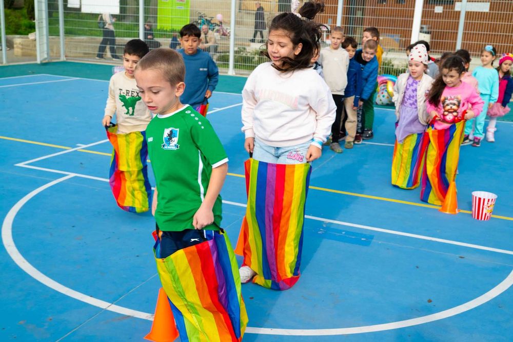 Аниматор, Арка балони, Костюми на герои, Машина за балончета, Фотограф