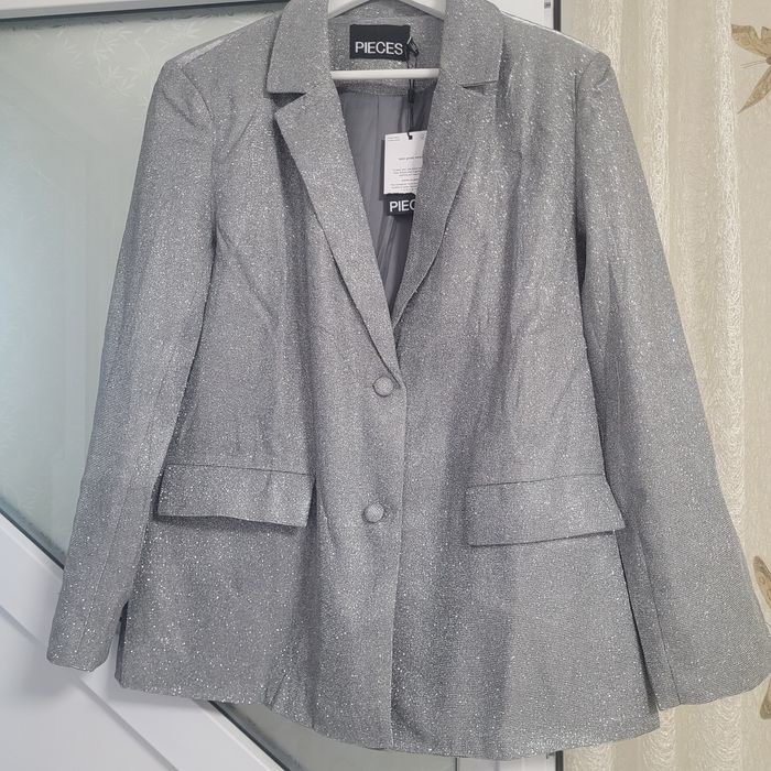 Sacou argintiu eveniment