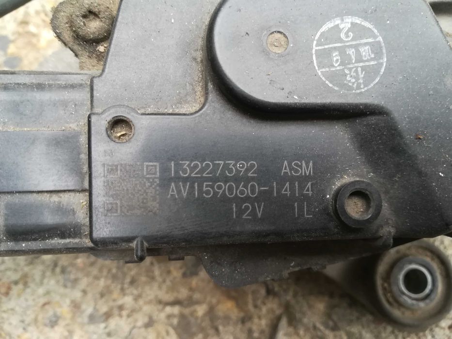 Opel Insigniq Опел Инсигния рамо механизъм чистачки задна чистачка