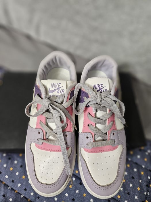 Кроссовки женские