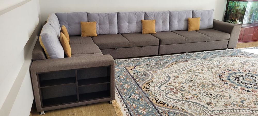 Диван большой, угловой, вместительный!